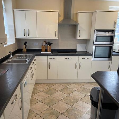 Spacious, Sleeps 17, 3 Bathrooms, Parking, แมนส์ฟีลด์ ภายนอก รูปภาพ