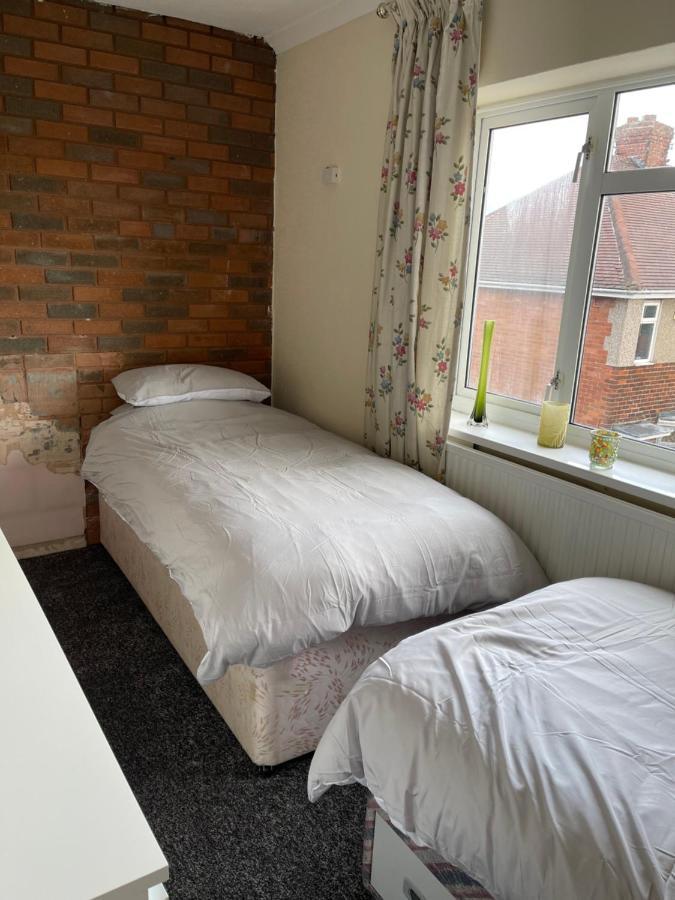 Spacious, Sleeps 17, 3 Bathrooms, Parking, แมนส์ฟีลด์ ภายนอก รูปภาพ