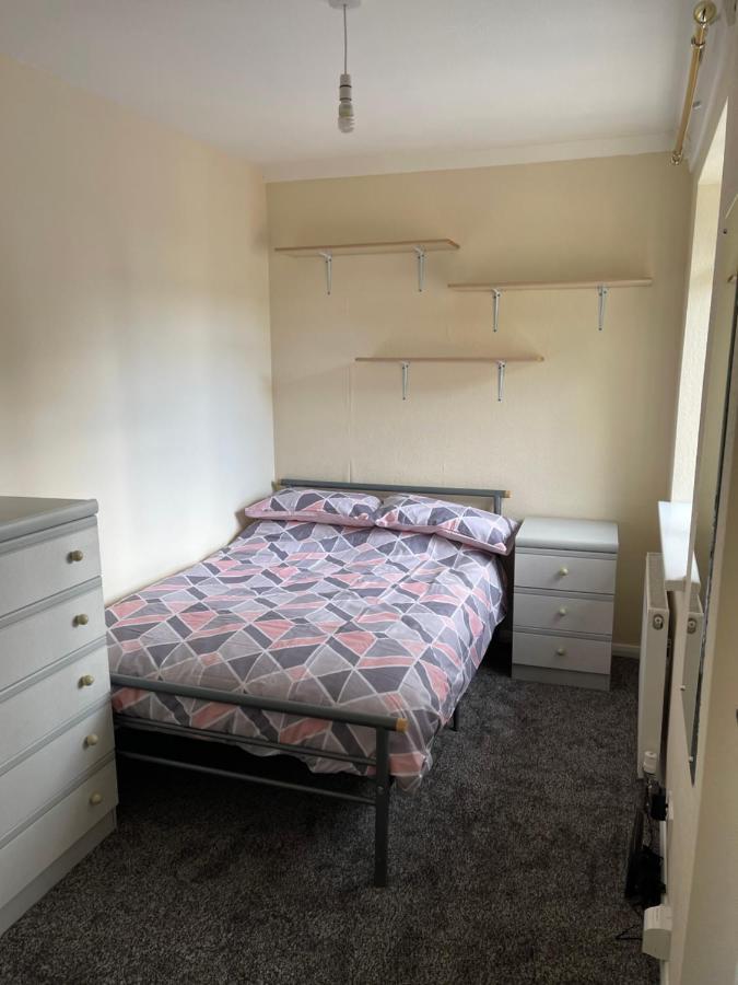 Spacious, Sleeps 17, 3 Bathrooms, Parking, แมนส์ฟีลด์ ภายนอก รูปภาพ