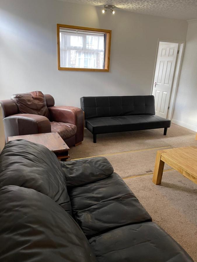 Spacious, Sleeps 17, 3 Bathrooms, Parking, แมนส์ฟีลด์ ภายนอก รูปภาพ
