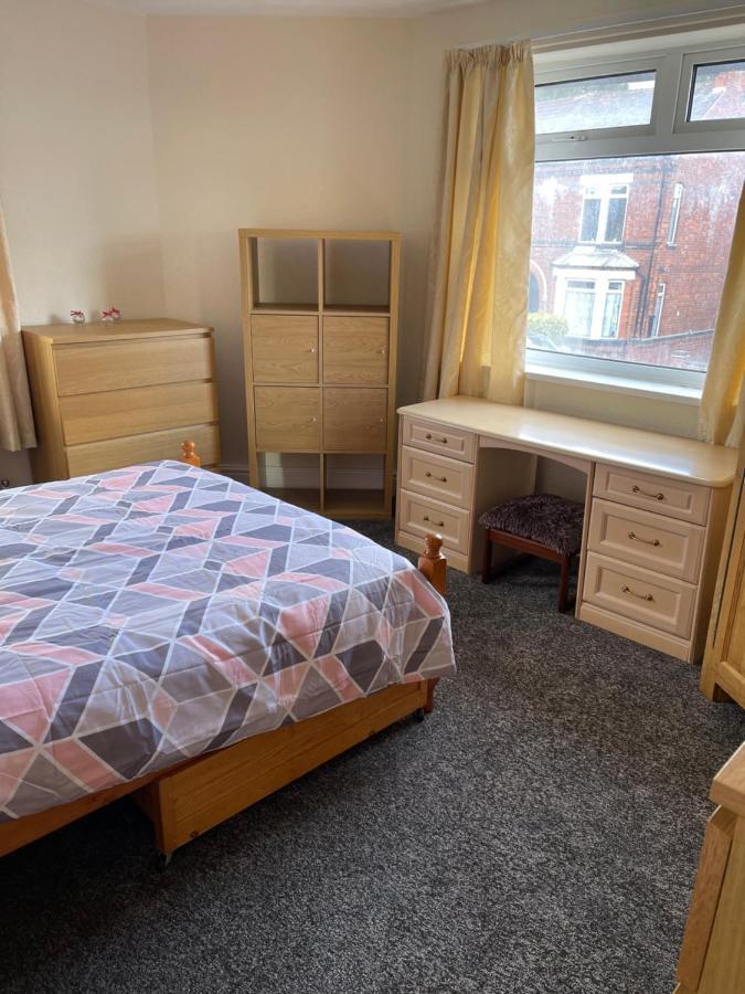 Spacious, Sleeps 17, 3 Bathrooms, Parking, แมนส์ฟีลด์ ภายนอก รูปภาพ