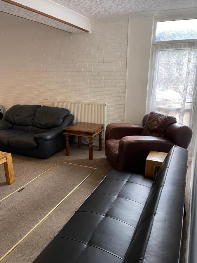 Spacious, Sleeps 17, 3 Bathrooms, Parking, แมนส์ฟีลด์ ภายนอก รูปภาพ