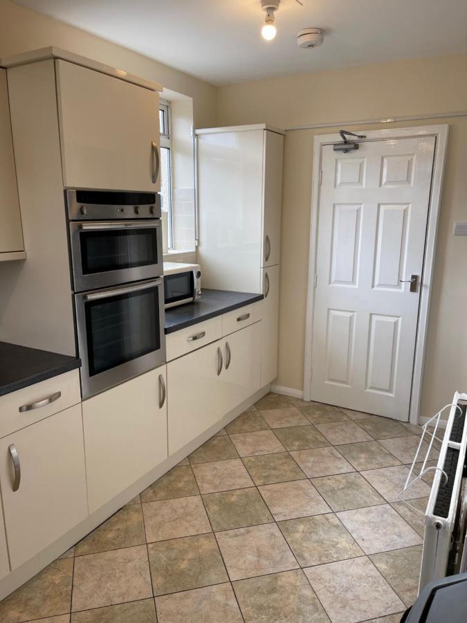 Spacious, Sleeps 17, 3 Bathrooms, Parking, แมนส์ฟีลด์ ภายนอก รูปภาพ