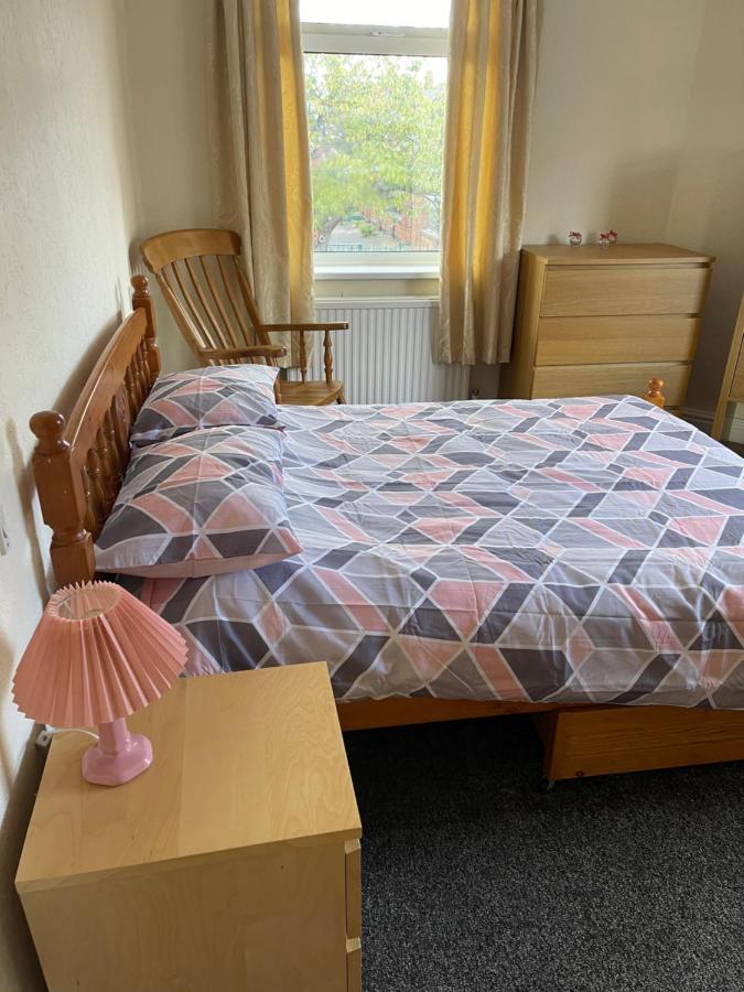 Spacious, Sleeps 17, 3 Bathrooms, Parking, แมนส์ฟีลด์ ภายนอก รูปภาพ