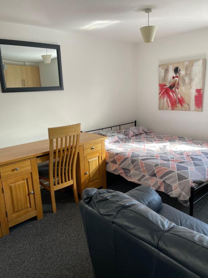 Spacious, Sleeps 17, 3 Bathrooms, Parking, แมนส์ฟีลด์ ภายนอก รูปภาพ